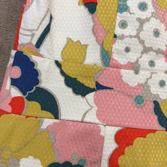 Boden Mod Pocket Floral Patterned Shift Dress - Picture 10 of 10